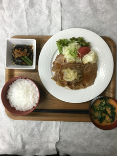 豚の生姜焼きランチ写真